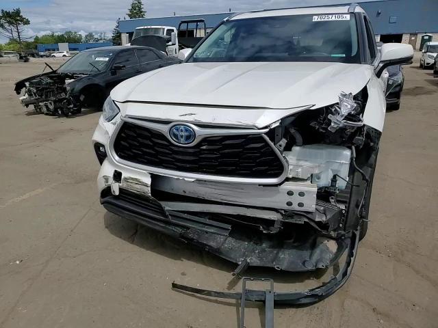 2021 Toyota Highlander Hybrid Xle VIN: 5TDGBRCH2MS517205 Lot: 70257105