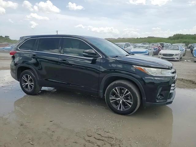 2017 Toyota Highlander Le VIN: 5TDZARFH3HS023593 Lot: 70818195