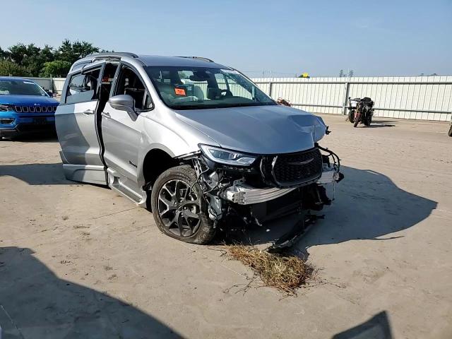 2021 Chrysler Pacifica Touring L VIN: 2C4RC1BG6MR540091 Lot: 67517755