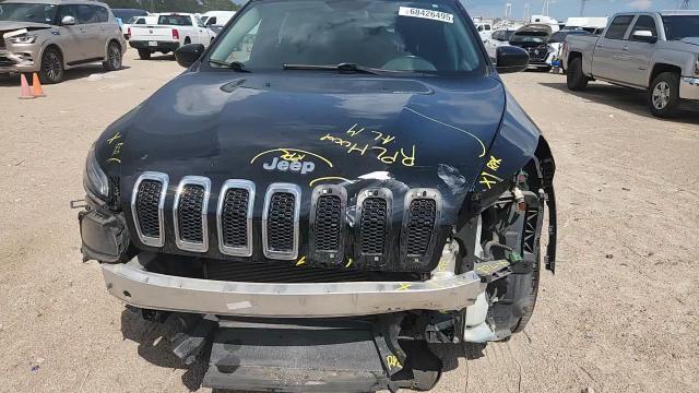 2017 Jeep Cherokee Latitude VIN: 1C4PJMCB0HW591391 Lot: 68426495
