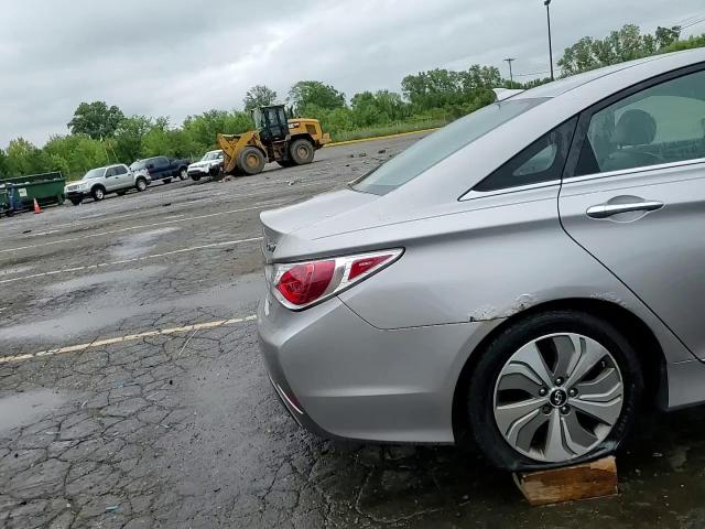 2013 Hyundai Sonata Hybrid VIN: KMHEC4A44DA093686 Lot: 69499505