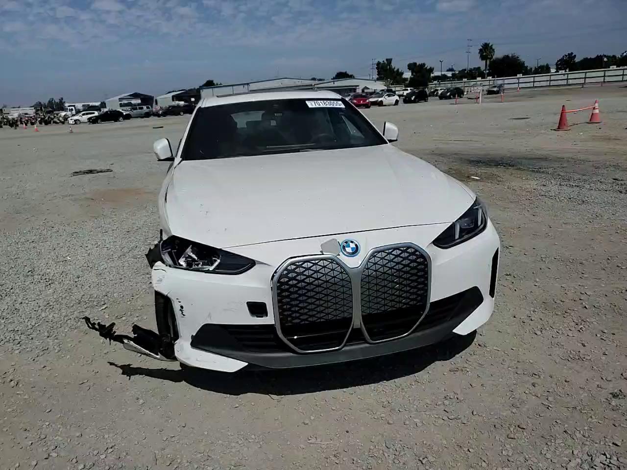 Фото: WBY23HD03SFU15028