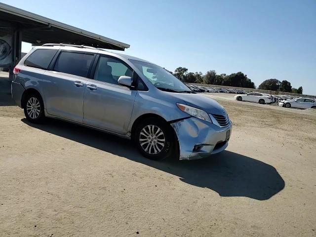 2011 Toyota Sienna Xle VIN: 5TDYK3DCXBS131780 Lot: 70902325