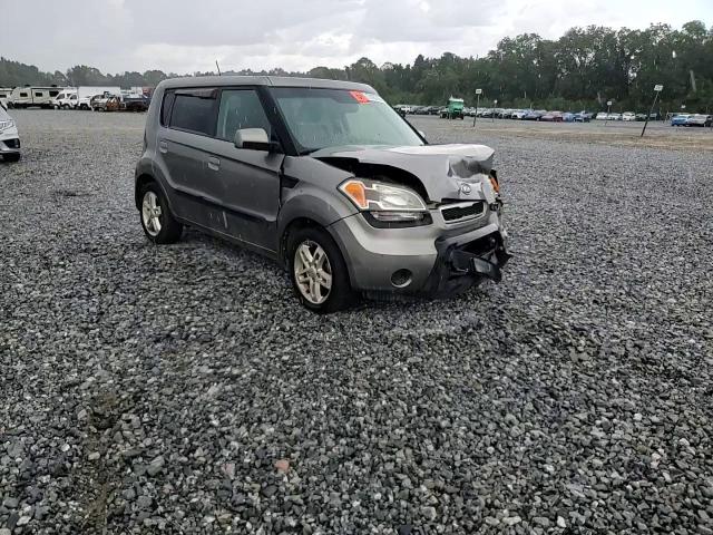 2010 Kia Soul + VIN: KNDJT2A21A7189662 Lot: 67993785