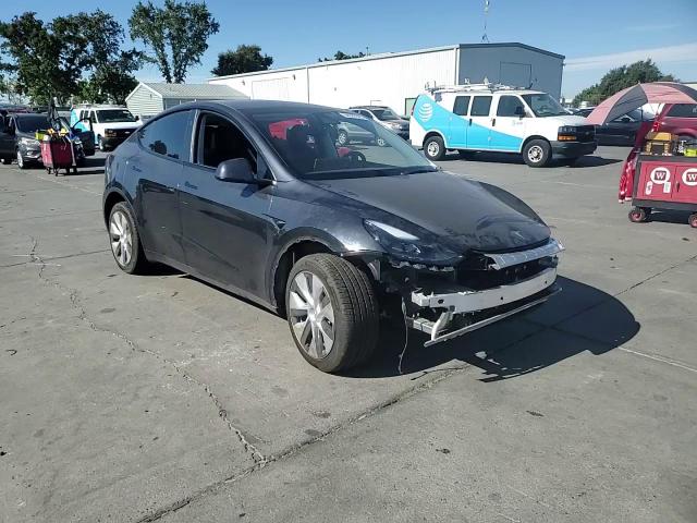 2024 Tesla Model Y VIN: 7SAYGDEE7RF985859 Lot: 68687025