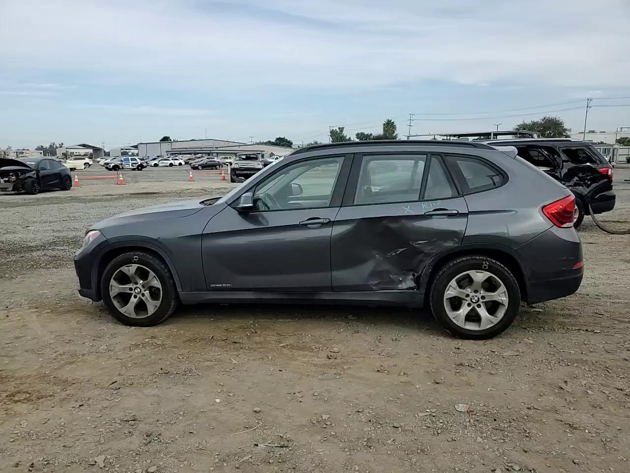 Фото: WBAVM1C5XFV317140