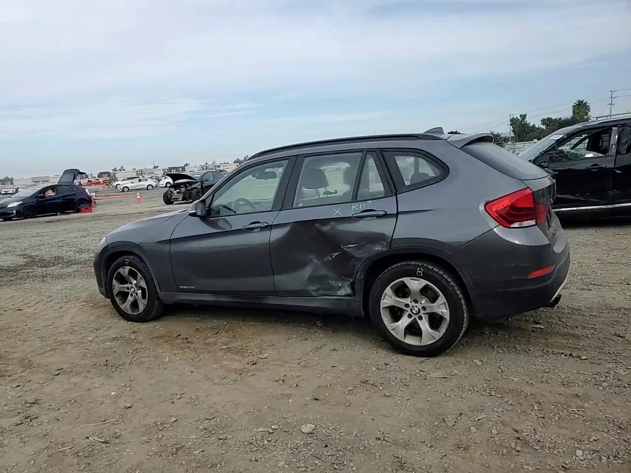 Фото: WBAVM1C5XFV317140