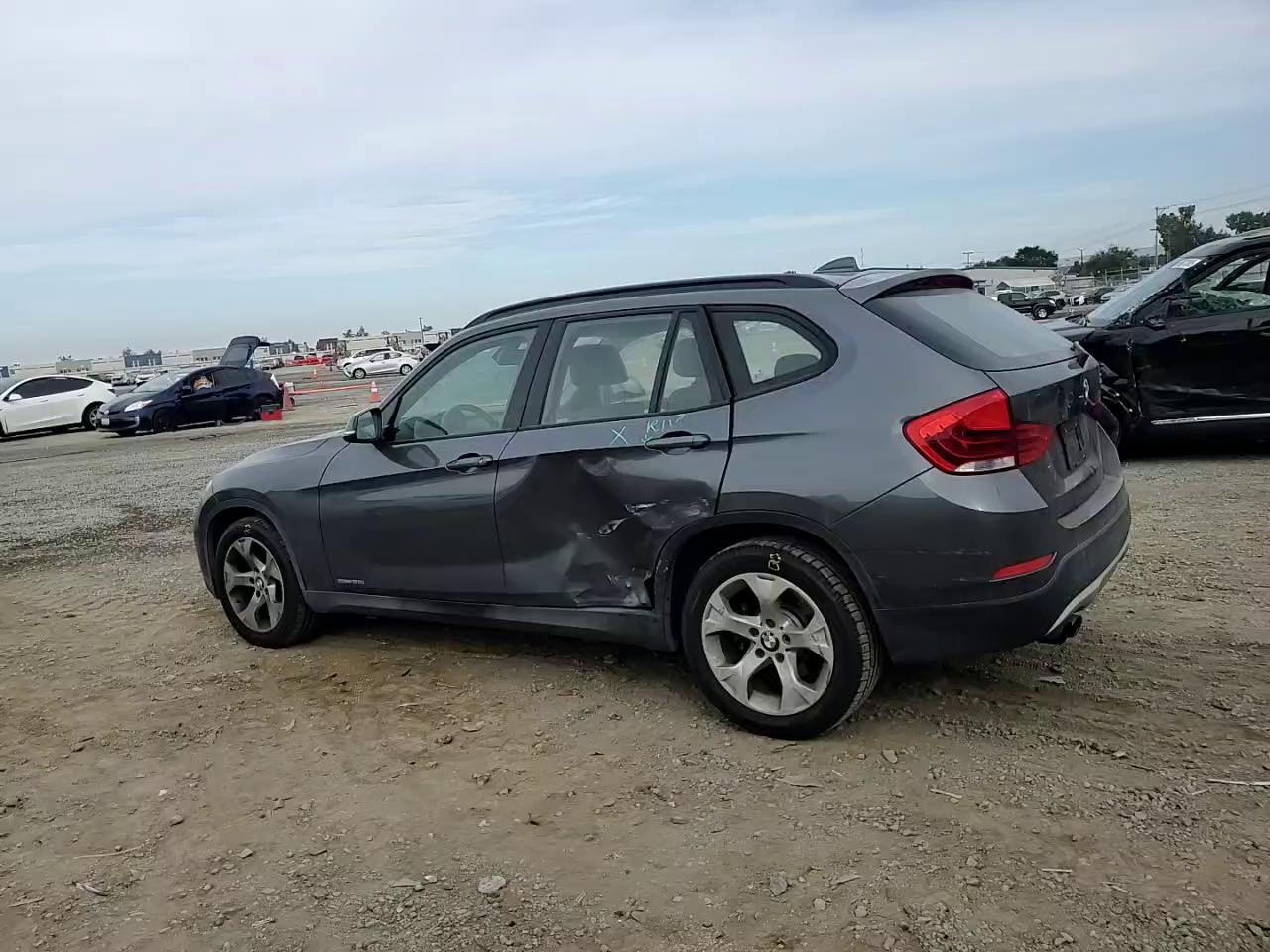 Фото: WBAVM1C5XFV317140