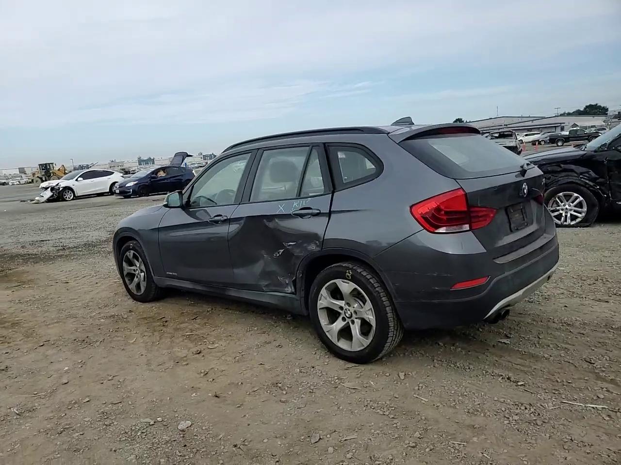 Фото: WBAVM1C5XFV317140