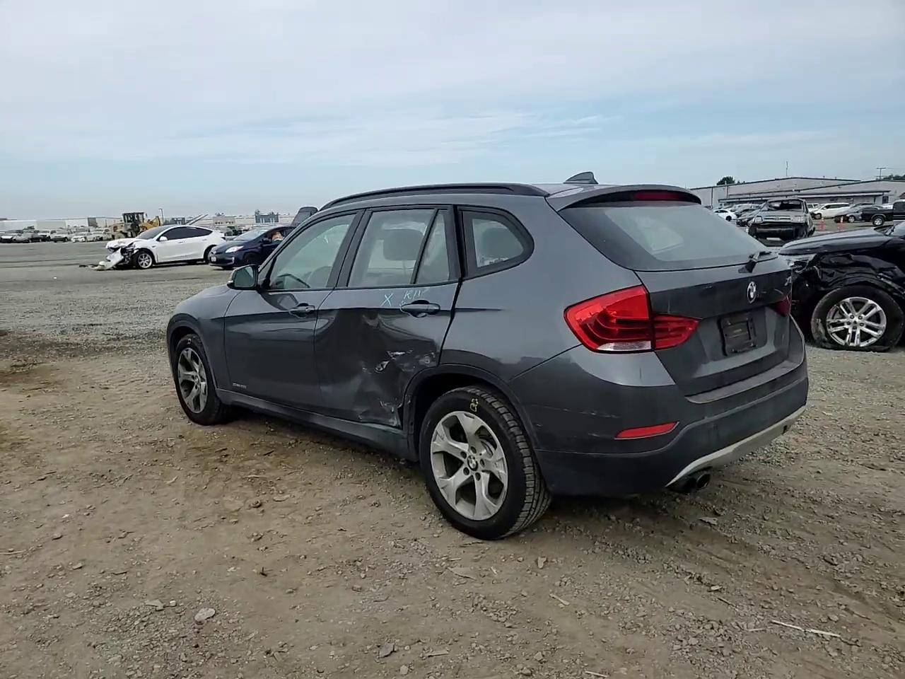 Фото: WBAVM1C5XFV317140