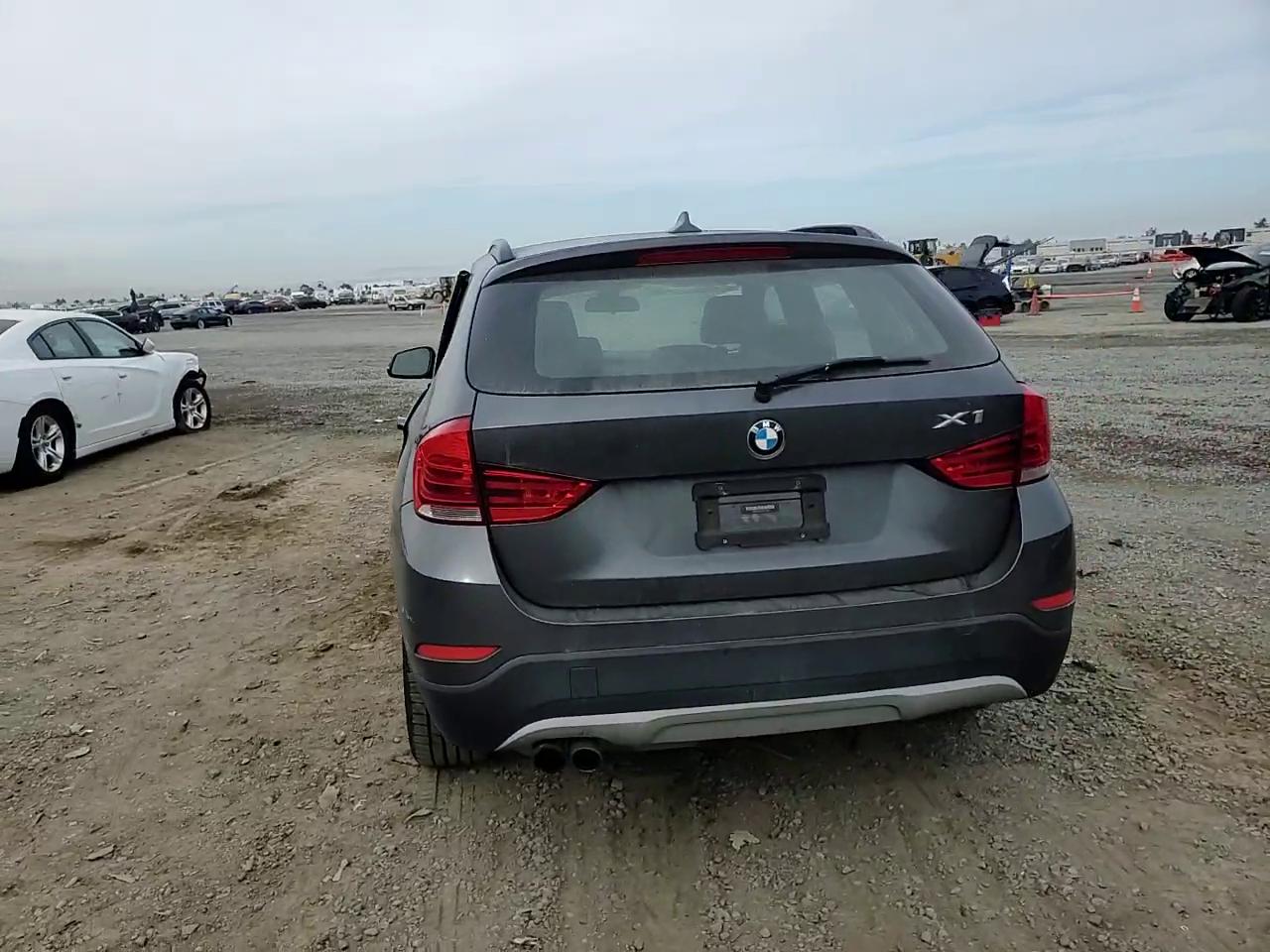 Фото: WBAVM1C5XFV317140