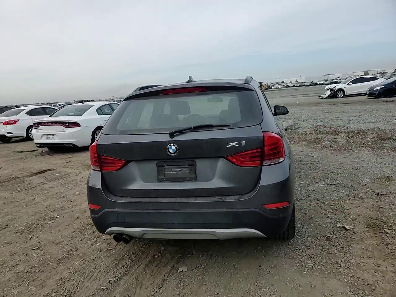 Фото: WBAVM1C5XFV317140