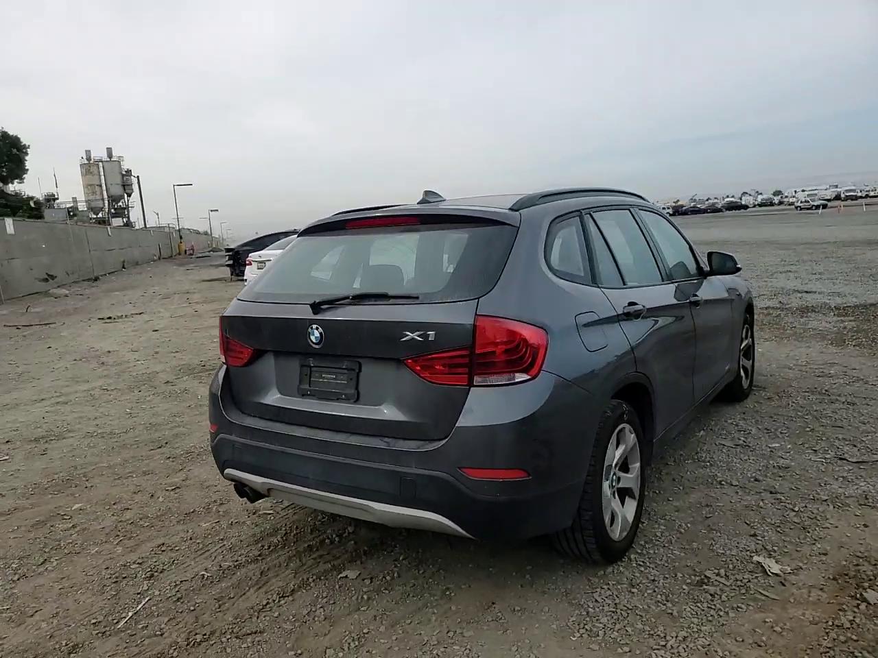 Фото: WBAVM1C5XFV317140