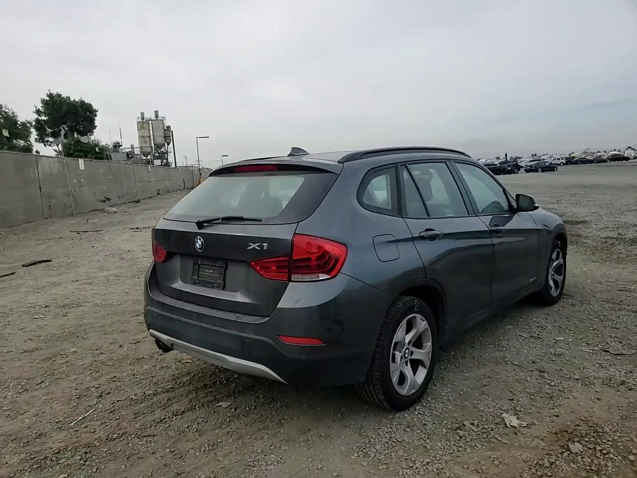 Фото: WBAVM1C5XFV317140