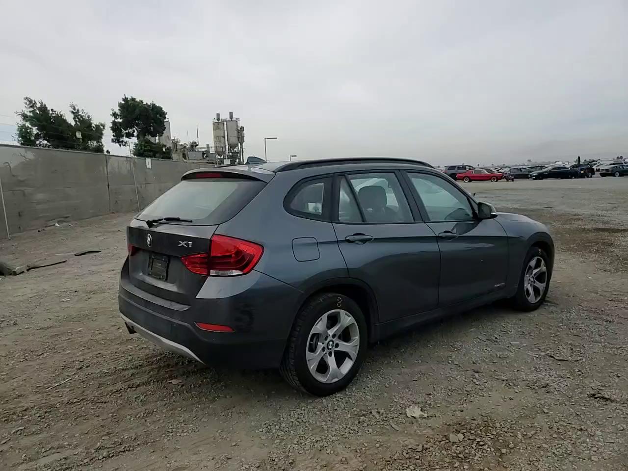 Фото: WBAVM1C5XFV317140