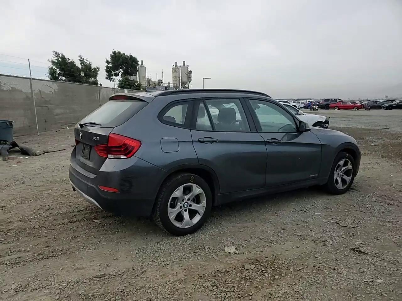 Фото: WBAVM1C5XFV317140