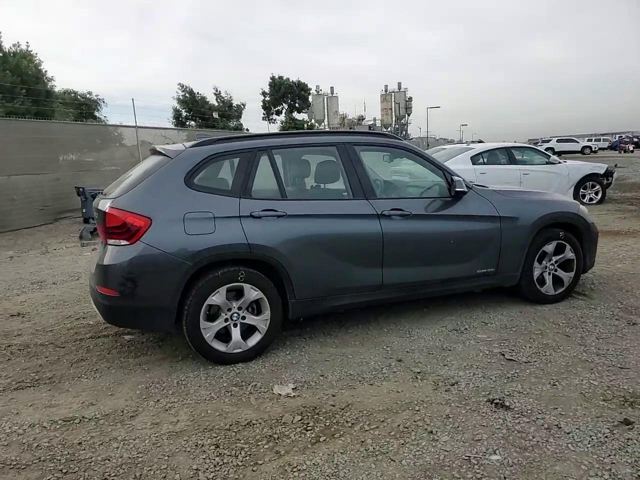 Фото: WBAVM1C5XFV317140