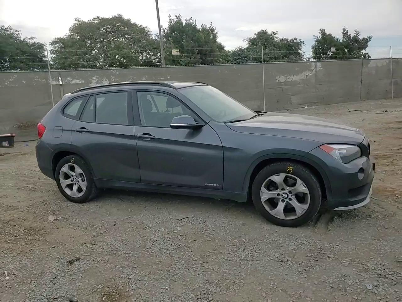 Фото: WBAVM1C5XFV317140