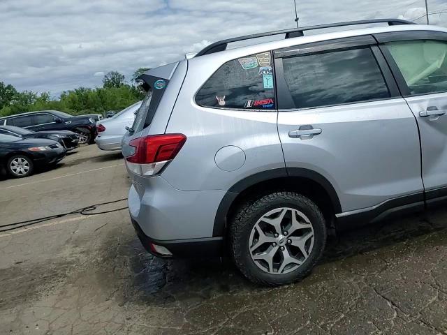 2019 Subaru Forester Premium VIN: JF2SKAGC2KH507528 Lot: 70304565