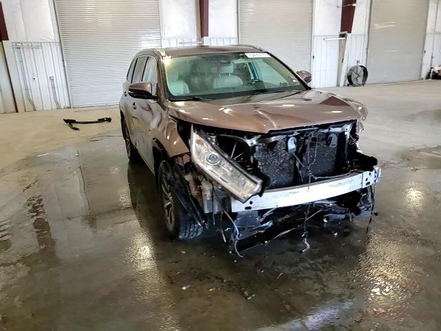2017 Toyota Highlander Se VIN: 5TDJZRFH1HS392927 Lot: 70400215