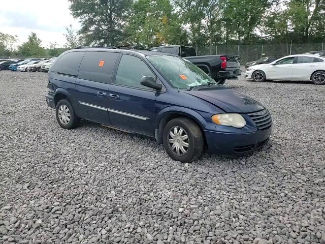 2005 Chrysler Town & Country Touring VIN: 2C8GP54L25R137173 Lot: 69447495