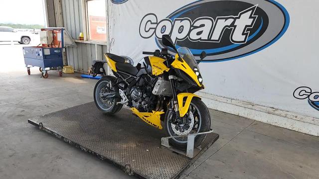 2024 Suzuki Gsx800 F VIN: JS1EM13B8R7102092 Lot: 70185495