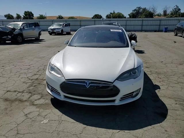 2015 Tesla Model S 85D VIN: 5YJSA1H24FF084903 Lot: 69870445