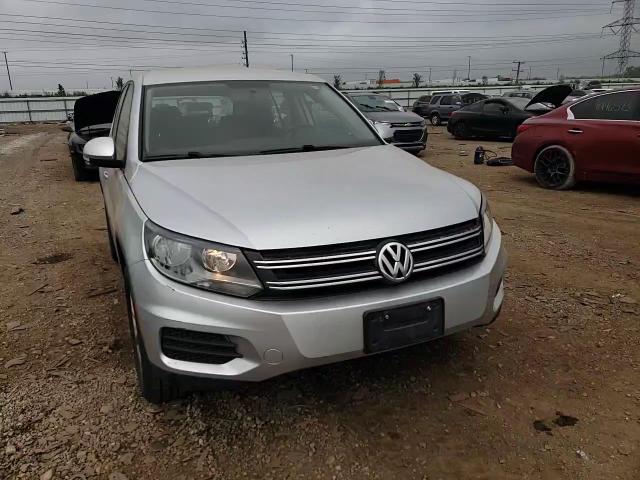 2017 Volkswagen Tiguan - Image 10