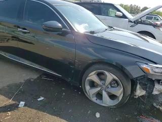 1HGCV2F99JA026707 2018 Honda Accord Touring