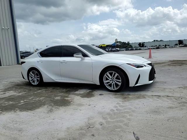 2021 Lexus IS - Image 10