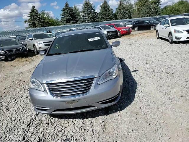 2014 Chrysler 200 - Image 11
