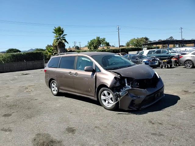 2018 Toyota Sienna Le VIN: 5TDKZ3DC5JS943908 Lot: 73488594