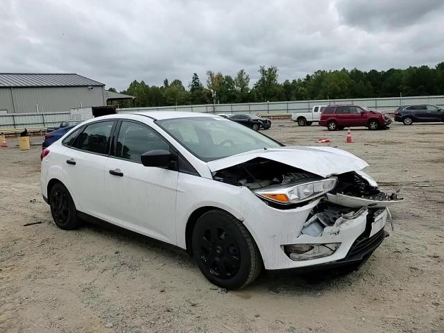 2018 Ford Focus S VIN: 1FADP3E21JL238955 Lot: 71589014