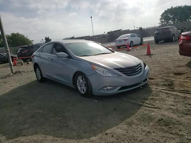 5NPEB4AC8DH751744 2013 Hyundai Sonata Gls