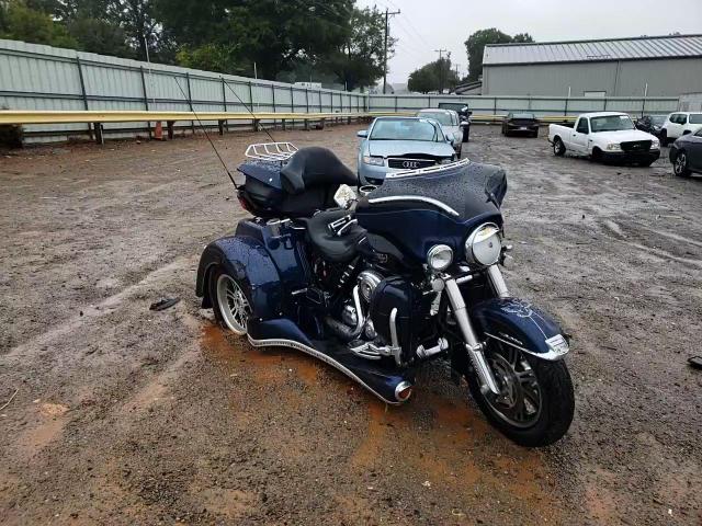 2013 Harley-Davidson Flhtcutg Tri Glide Ultra Classic VIN: 1HD1MAM19DB850073 Lot: 71418664