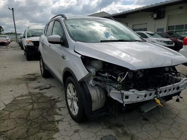 1FMCU0GD9JUB37714 2018 Ford Escape Se