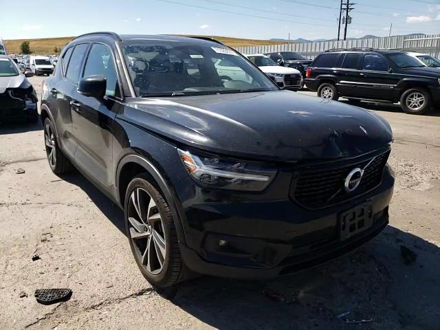 2021 Volvo Xc40 T5 R-Design VIN: YV4162UM4M2424638 Lot: 71026424