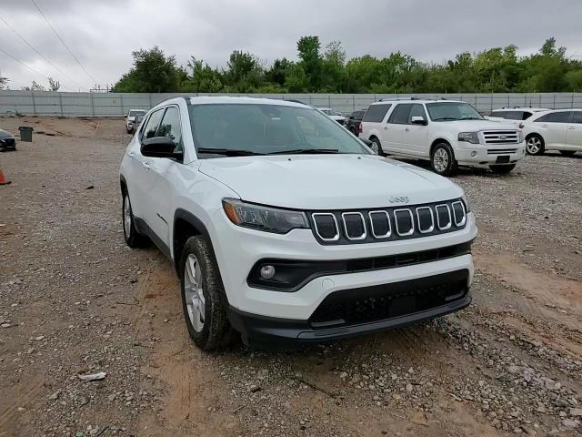 2022 Jeep Compass Latitude VIN: 3C4NJCBB9NT210819 Lot: 70747024