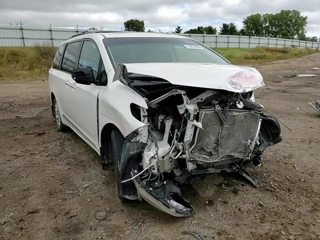 2017 Toyota Sienna Xle VIN: 5TDYZ3DC5HS843098 Lot: 70294094