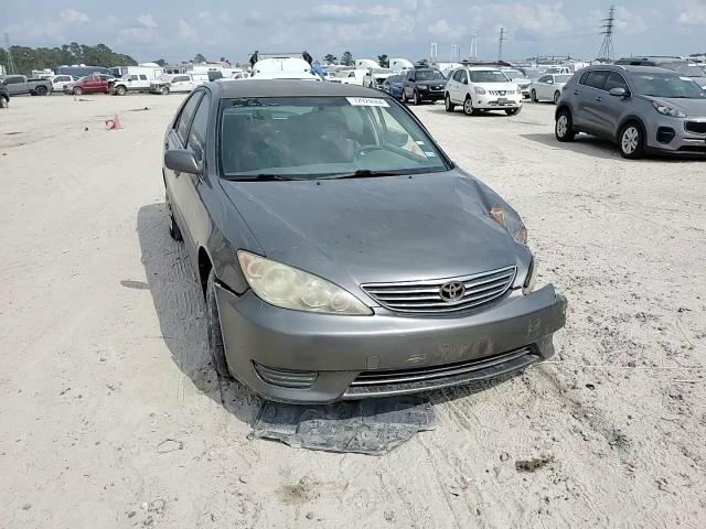 JTDBE32K563058333 2006 Toyota Camry Le