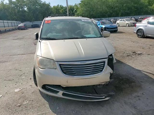 2014 Chrysler Town & Country - Image 11