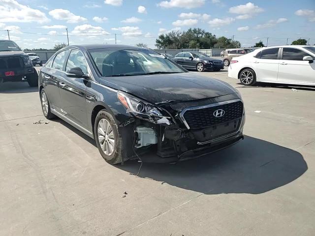 2017 Hyundai Sonata Hybrid VIN: KMHE24L18HA059391 Lot: 71820784