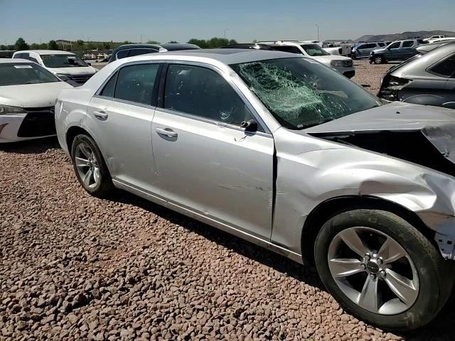 2C3CCAAG0KH745887 2019 Chrysler 300 Touring