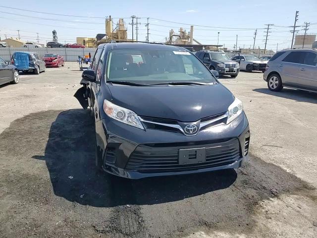 2018 Toyota Sienna Le VIN: 5TDKZ3DC3JS933667 Lot: 70789594