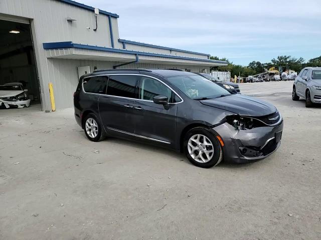 2017 Chrysler Pacifica Touring L VIN: 2C4RC1BGXHR553187 Lot: 73171784