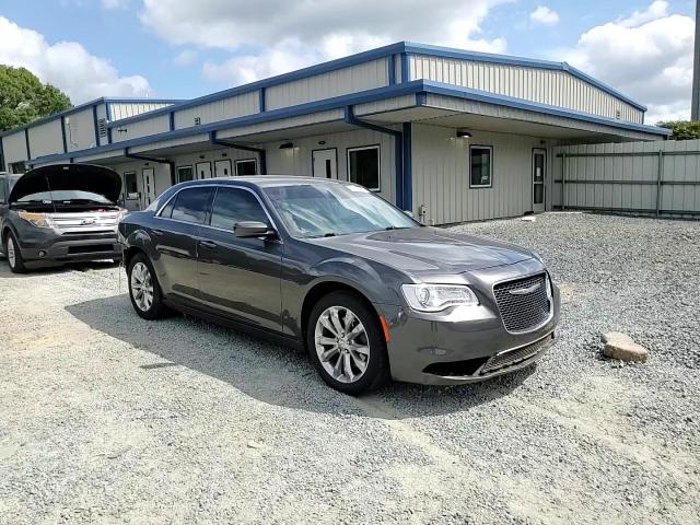 2017 Chrysler 300 Limited VIN: 2C3CCARG3HH647949 Lot: 70656994