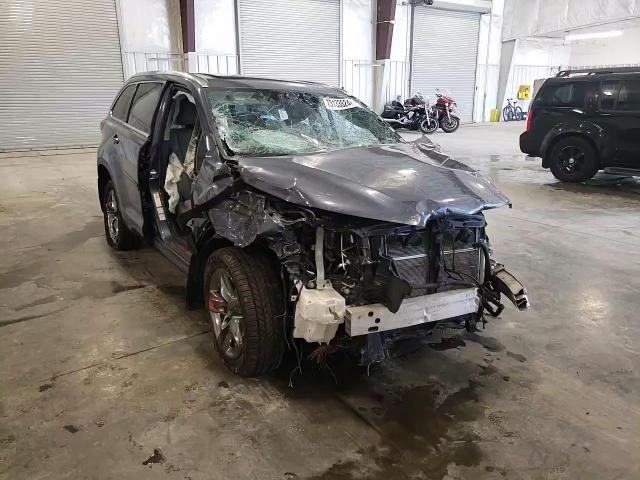 2019 Toyota Highlander - Image 11