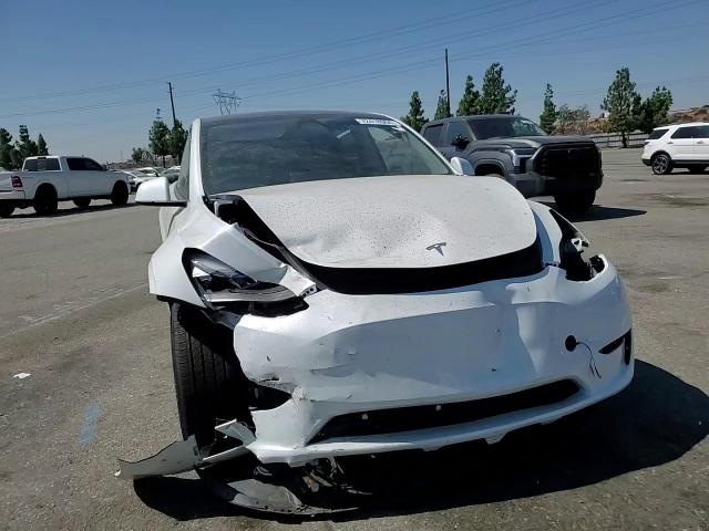 2024 Tesla Model Y VIN: 7SAYGDEDXRF092091 Lot: 72418904