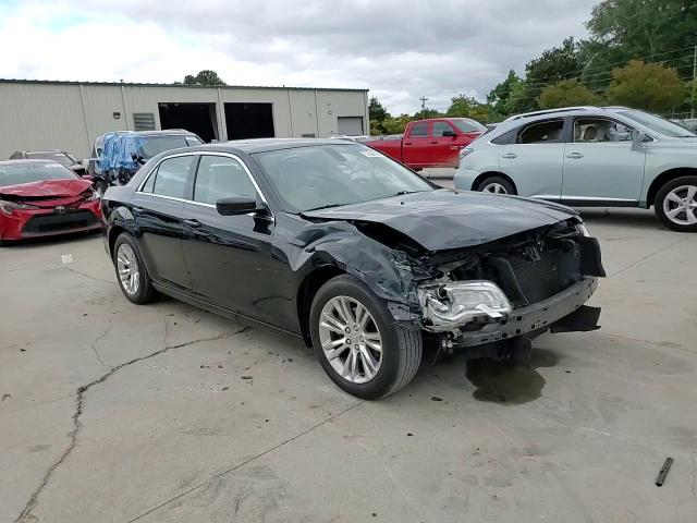 2017 Chrysler 300 Limited VIN: 2C3CCAAG2HH661899 Lot: 71654384