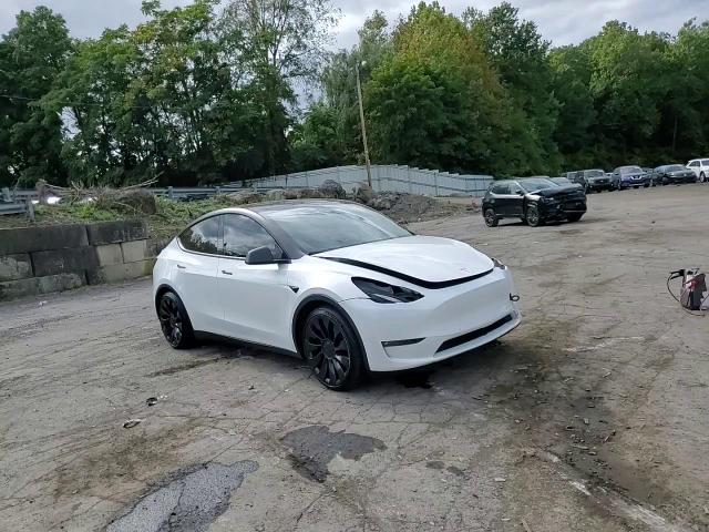 2022 Tesla Model Y VIN: 7SAYGDEF5NF549174 Lot: 72851534